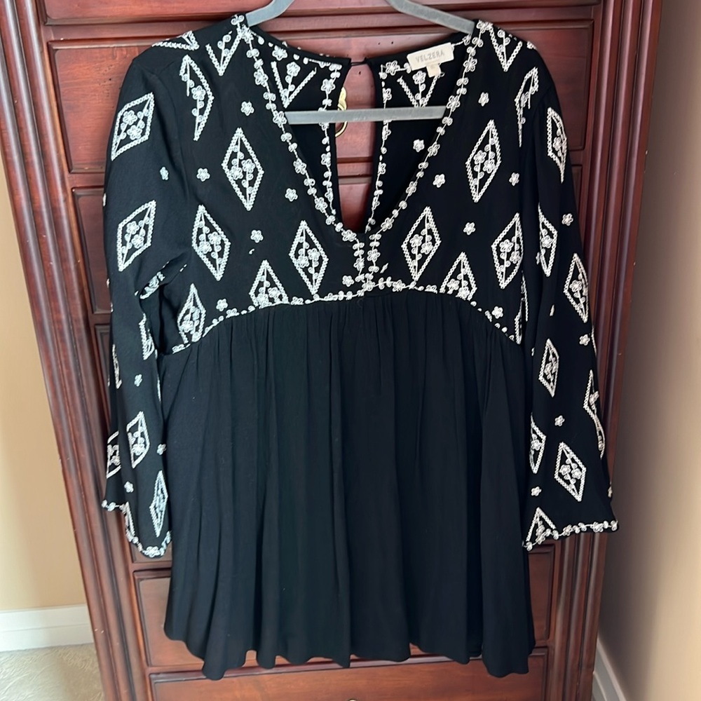 Velzera Black Tunic with White Embroidery XL NWOT